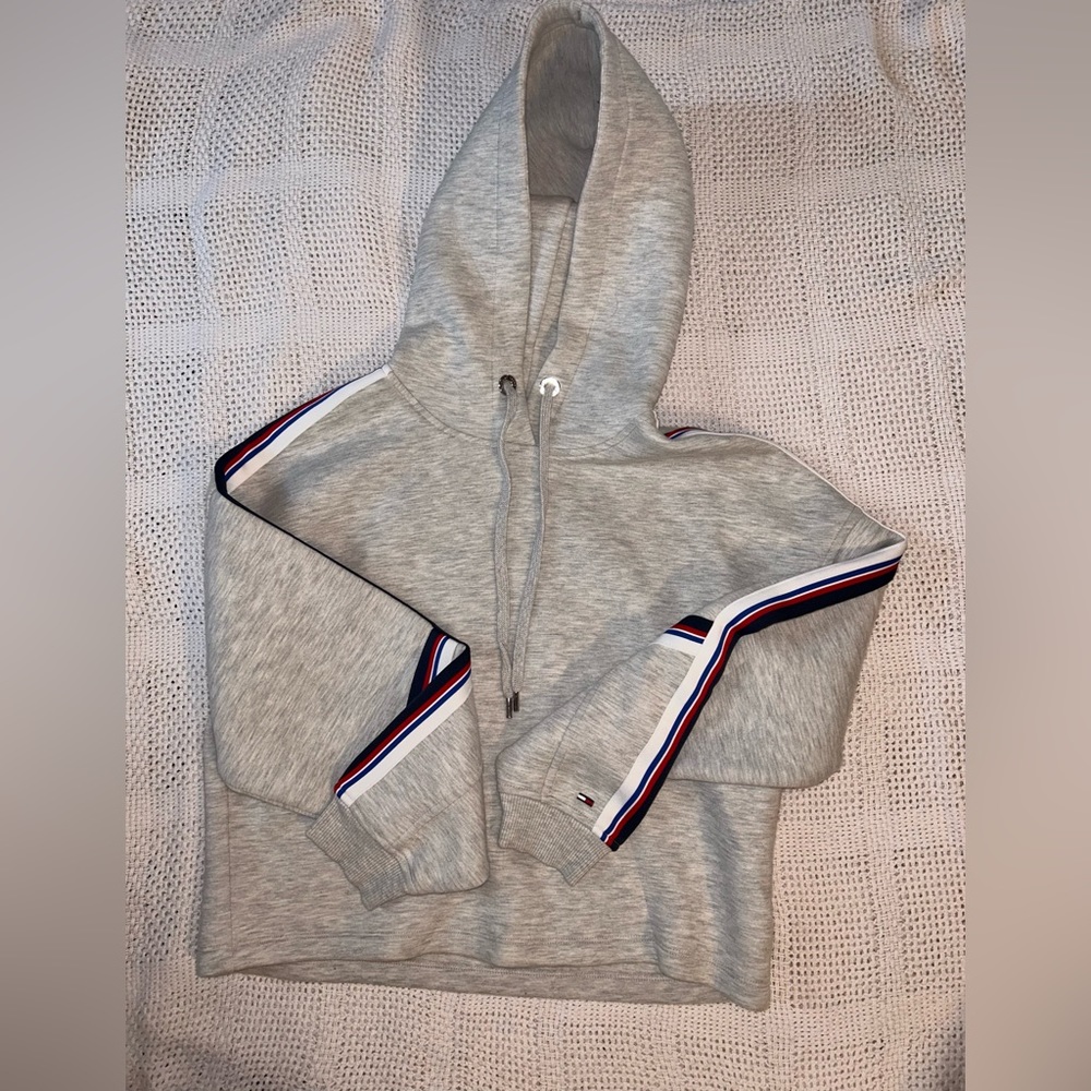 Tommy Hilfiger gray cropped hoodie